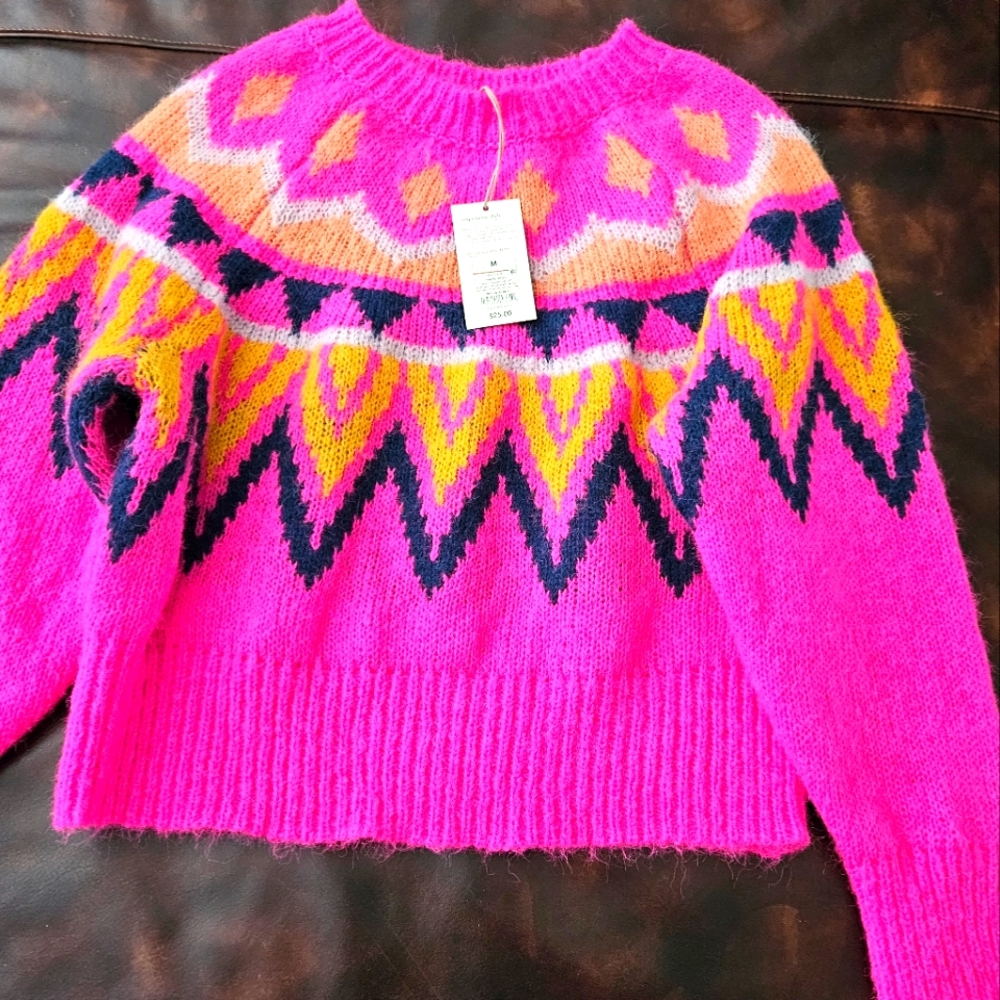 Vibrant Pink Patterned Sweater. Size Medium
